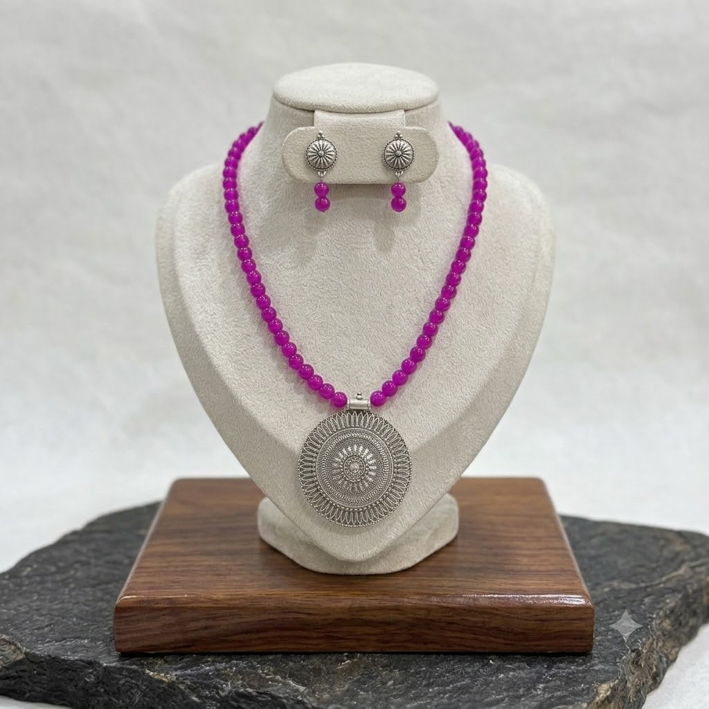 Round Pendant Pink Glass Bead Necklace