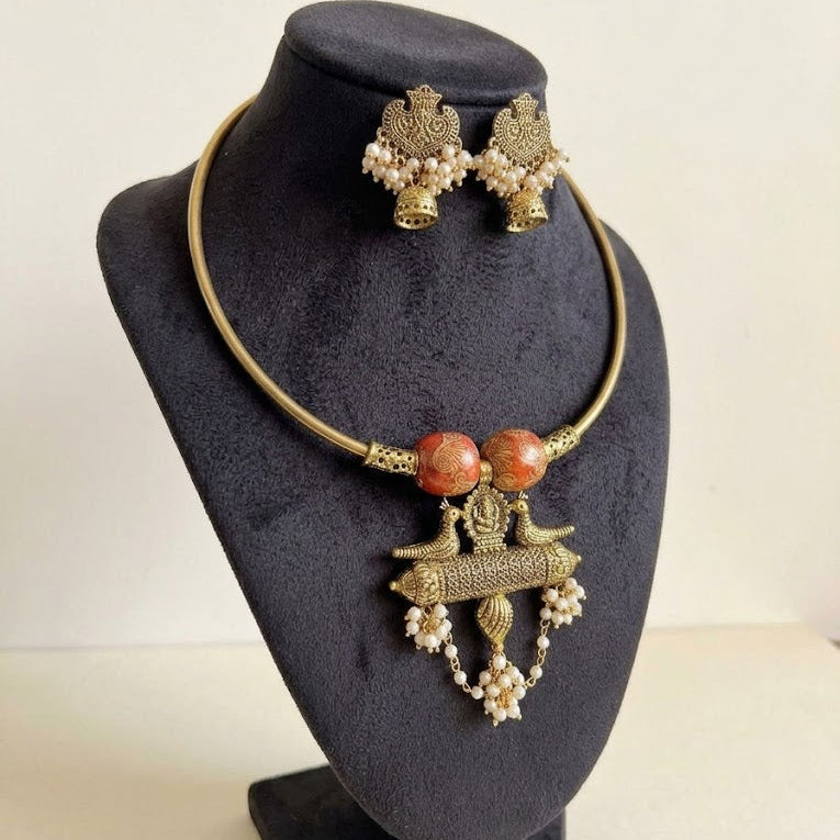 Kundan Hasuli Necklace