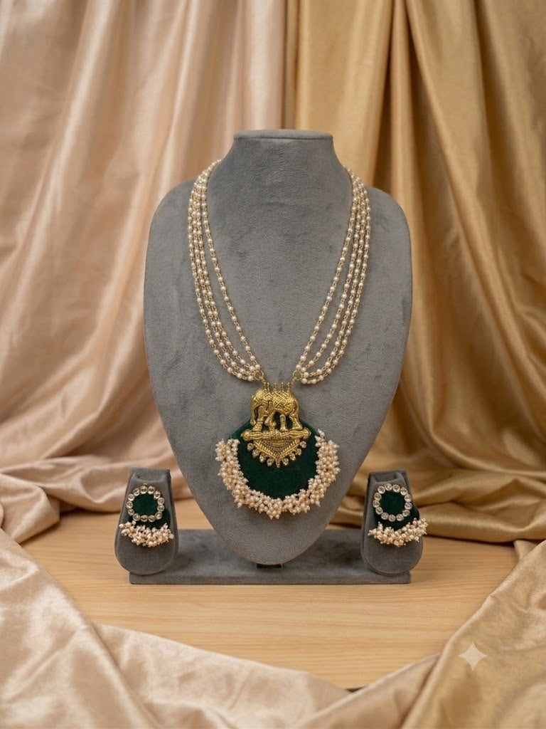 Elephant Pendant Kundan Necklace (Green)