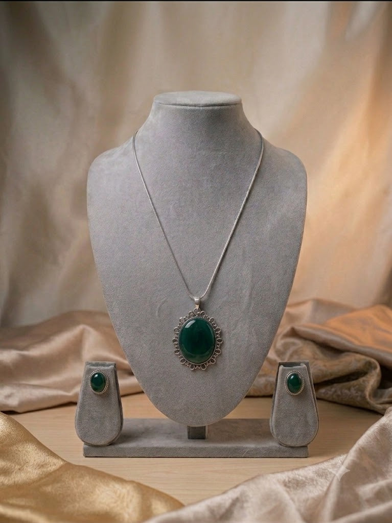 Green Stone Pendant Necklace Set