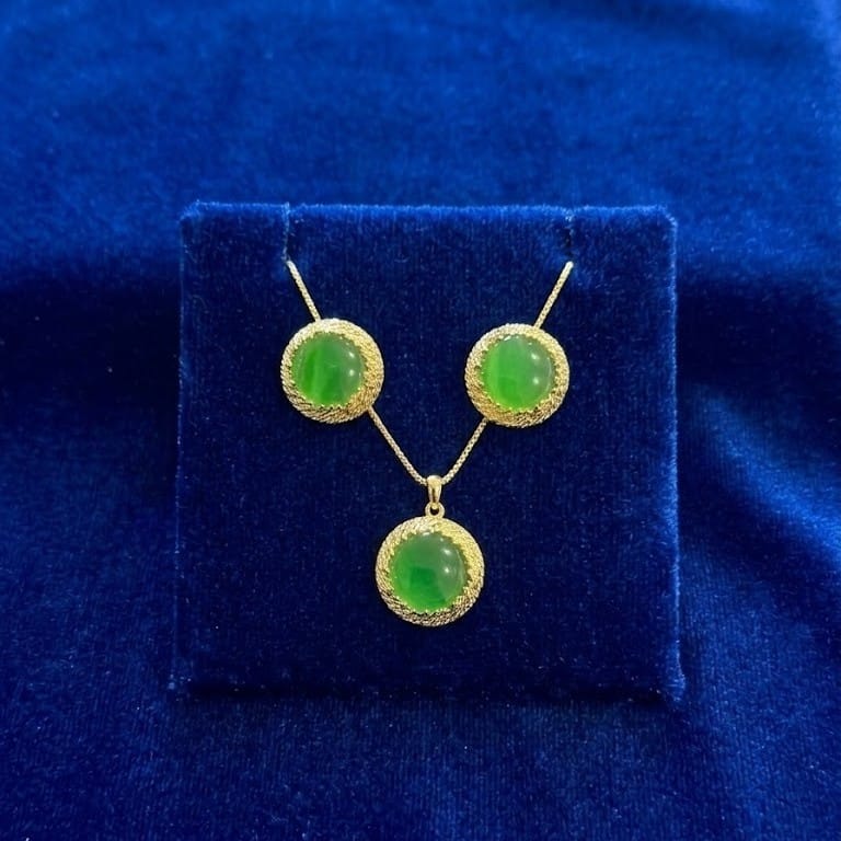 Green AD Stone Studded Pendant Necklace Set